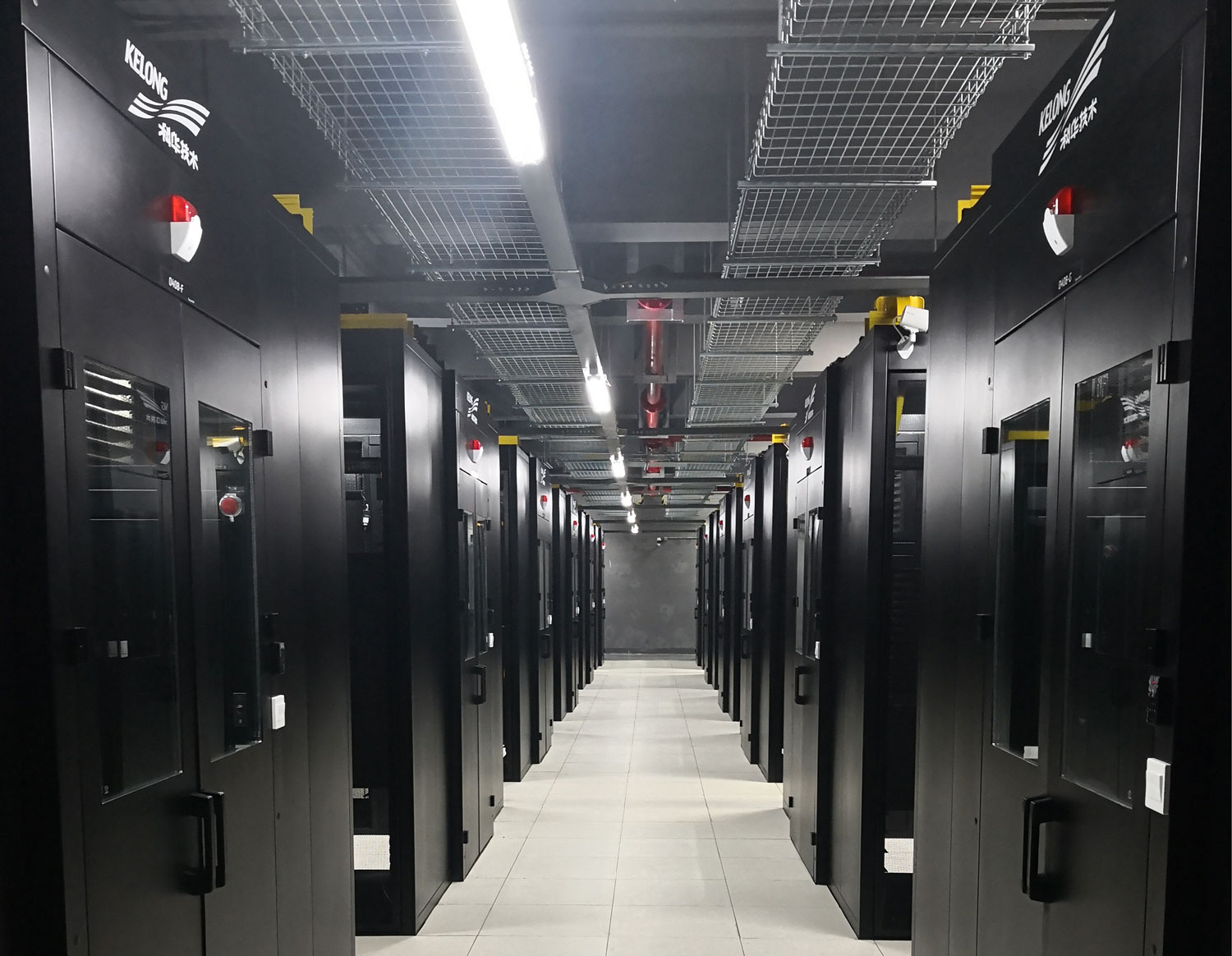 科華數據高密度微模塊數據中心解決方案助力南(nán)京江北某雲計算(suàn)中心順利投用